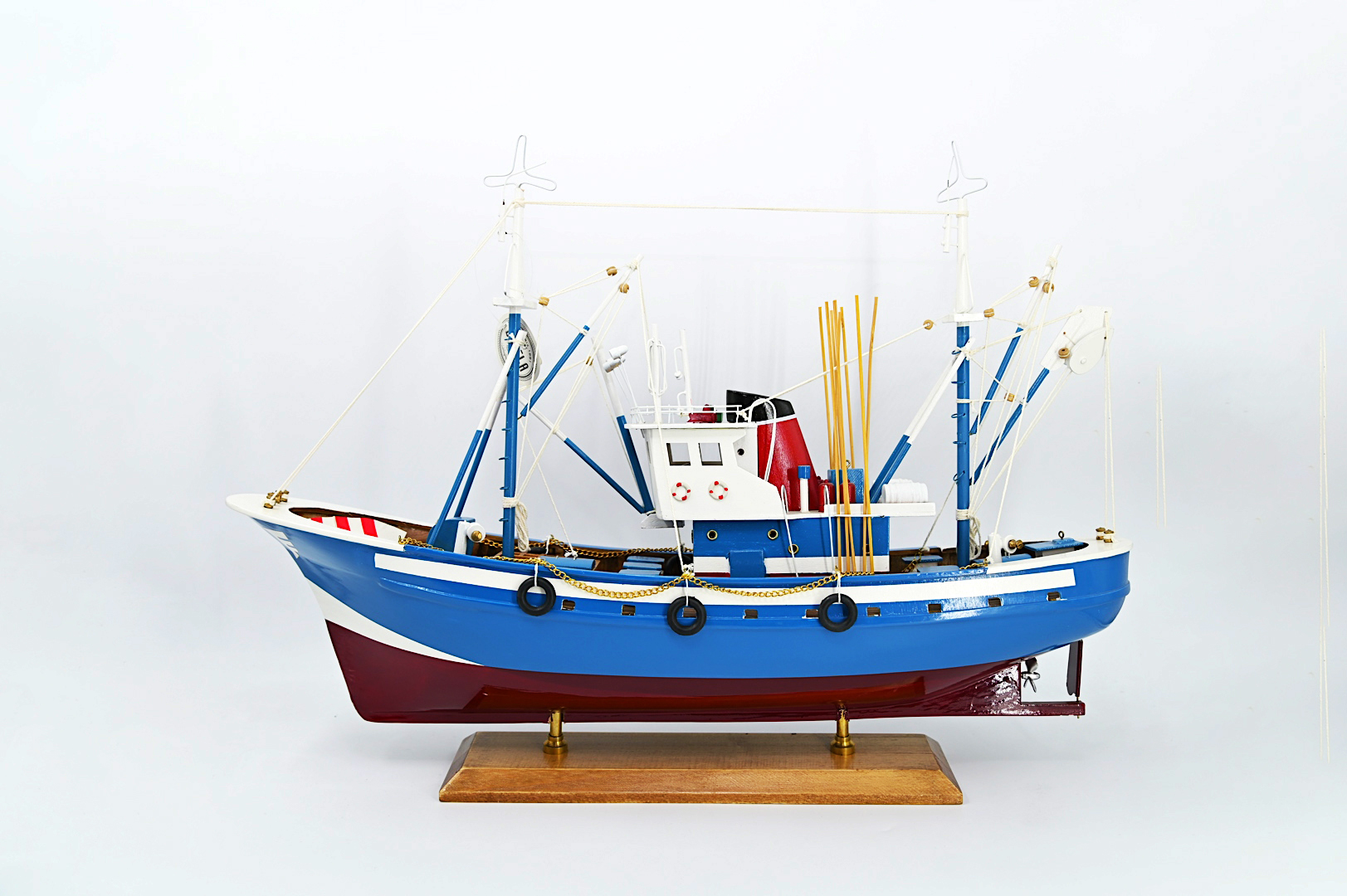 oggetti per l'arredo della casa a Roma, oggetti per l'arredo del tuo ufficio, oggetti per l'arredo della tua barca, quadri, oggetti da parete, orologi da muro, orologi da tavolo, uova di struzzo a Roma, uova di struzzoOggetti eleganti, stravaganti e classici per arredare la tua casa, il tuo studio, il tuo negozio, la tua barca: qualsiasi luogo che ami.